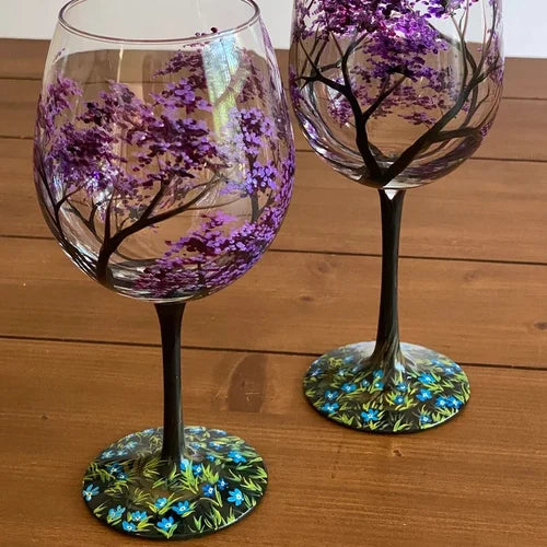Weingläser mit Jahreszeitenbaum - Handbemalte Kunstwerke