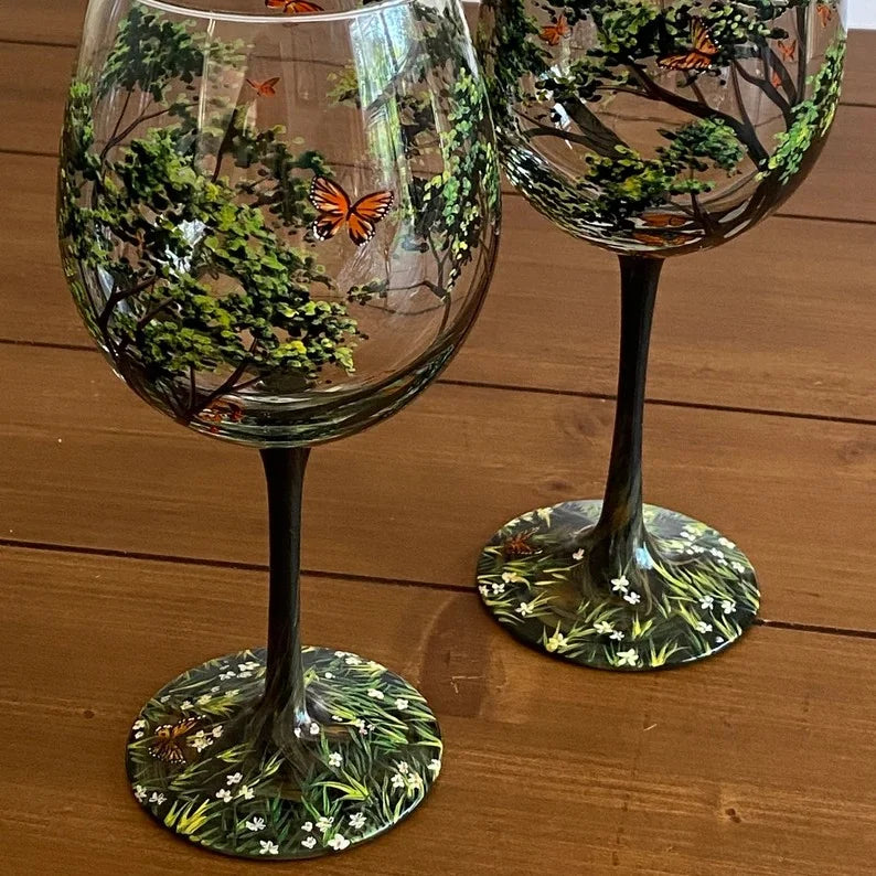 Weingläser mit Jahreszeitenbaum - Handbemalte Kunstwerke