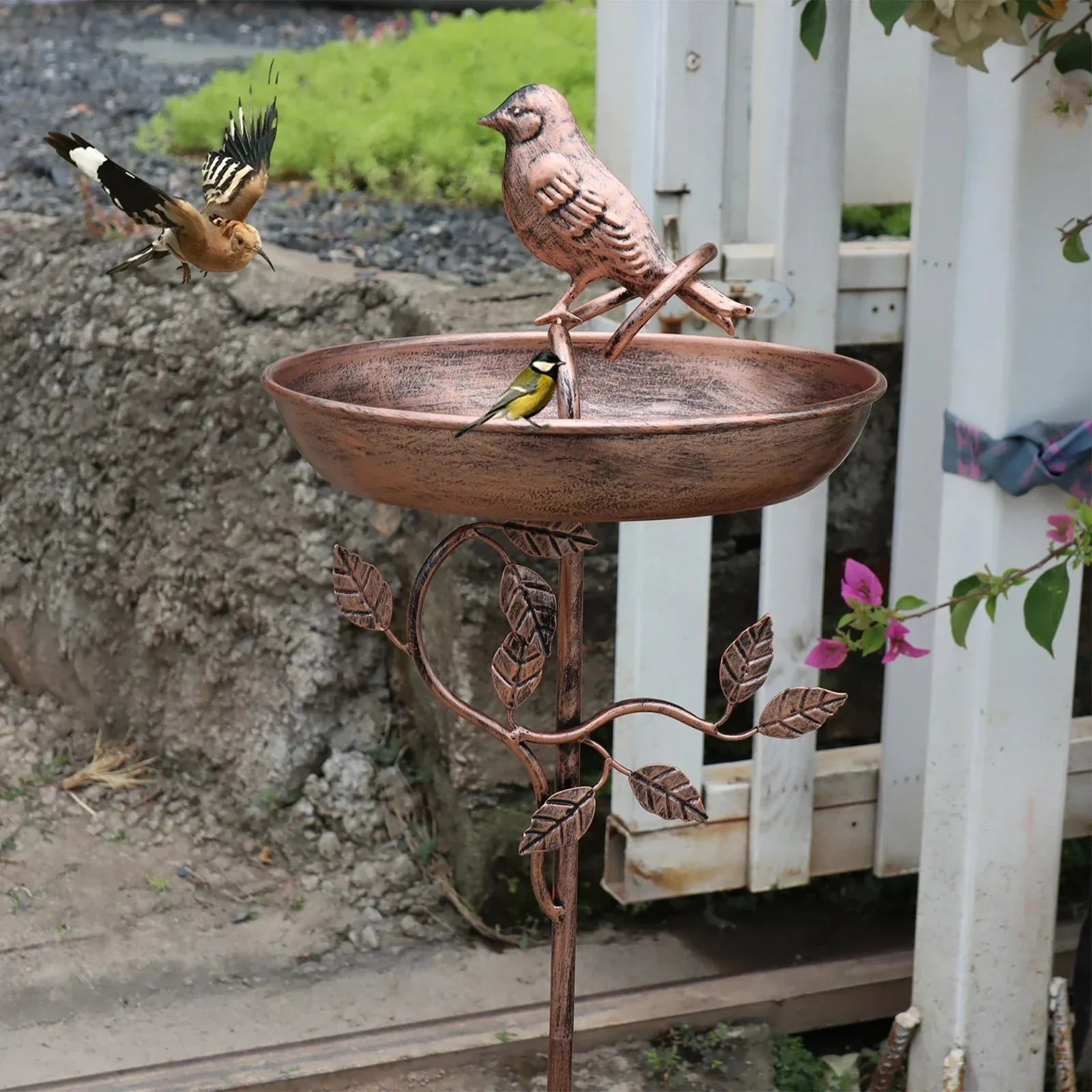 Vogelbad für den Garten | Stilvolle Schale | Stabiler Spike