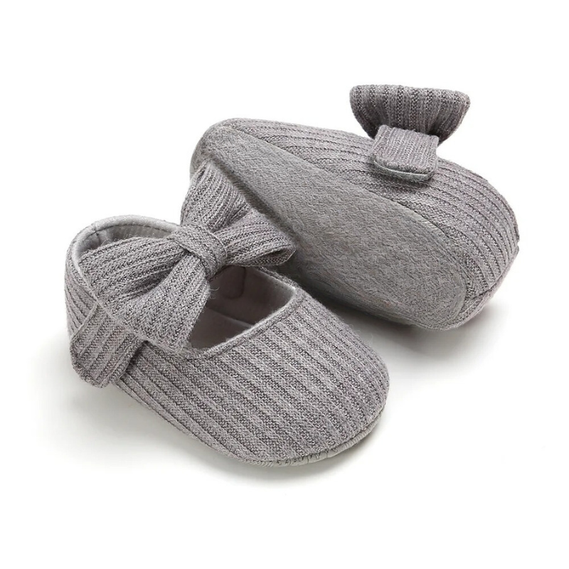Girls' athletic sneakers