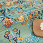 Eleganter Baumwollquilt mit blühendem Design und fransigem Rand