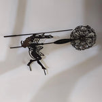 Tanzende Elfe und Löwenzahn - Garten Skulptur für Außenbereiche