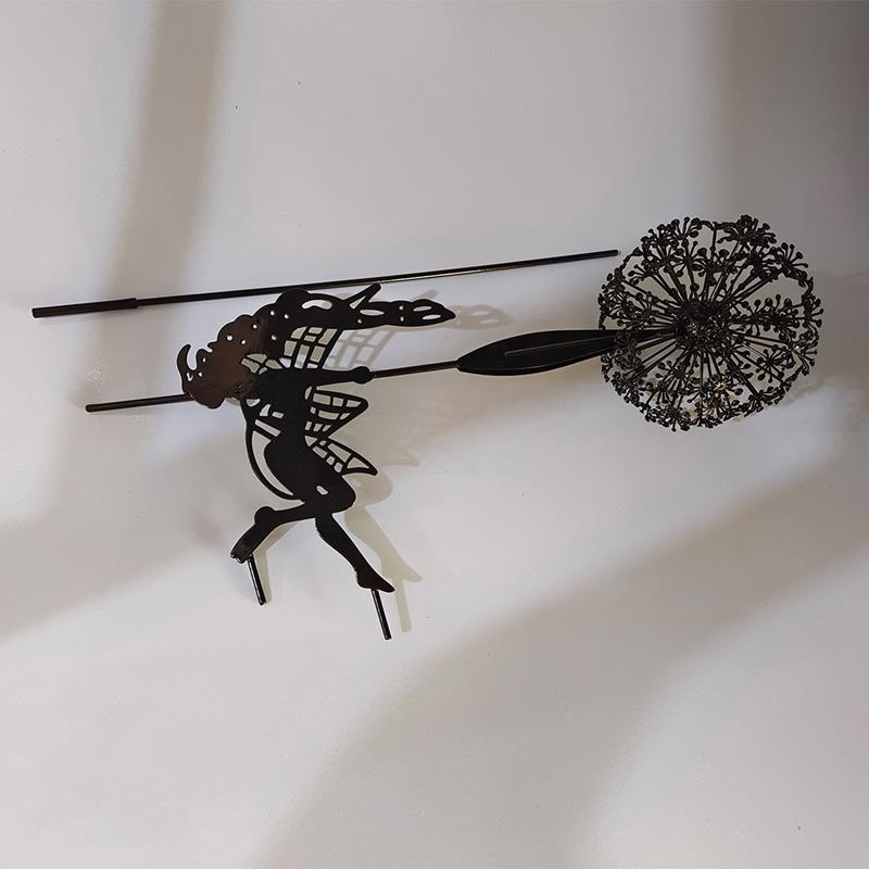 Tanzende Elfe und Löwenzahn - Garten Skulptur für Außenbereiche