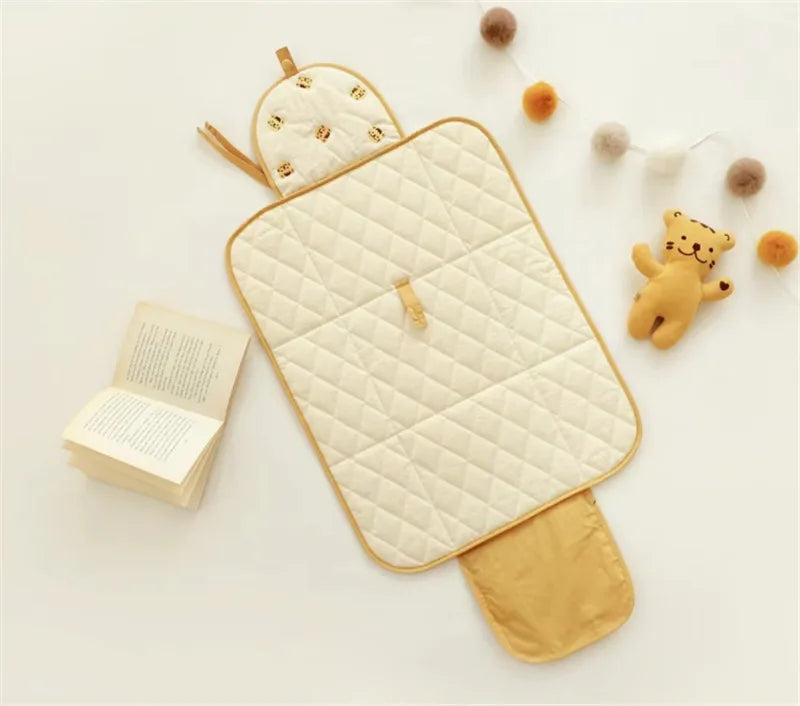 Foldable Changing Mat with Bear Motif – Practical Changing Pad for Travel