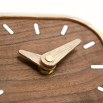 Elegante Tischuhr aus Holz mit lautlosem Quarzwerk