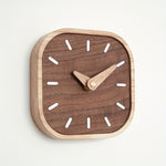 Elegante Tischuhr aus Holz mit lautlosem Quarzwerk