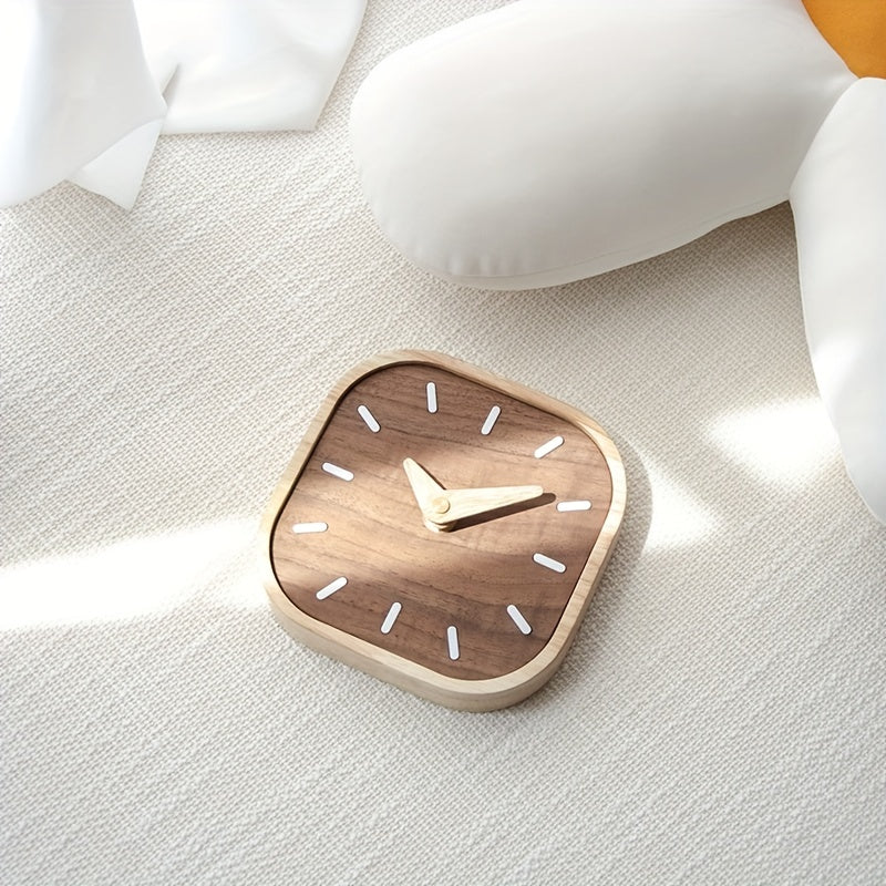 Elegante Tischuhr aus Holz mit lautlosem Quarzwerk