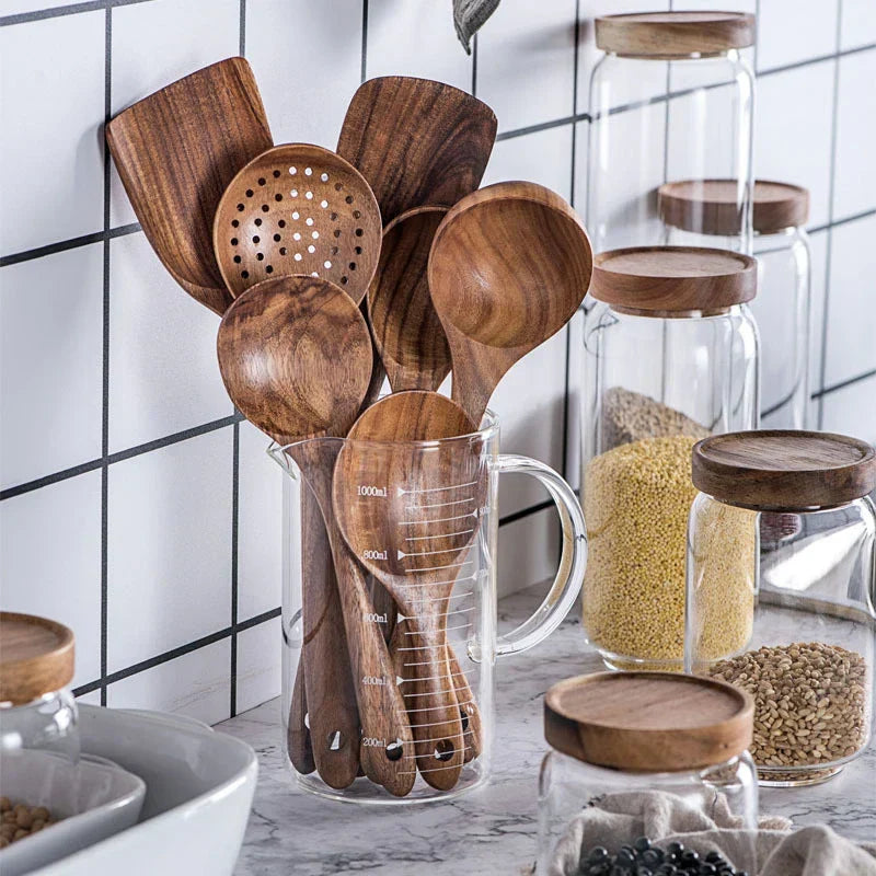Stilvolles 7-teiliges Küchenutensilien-Set aus Teakholz