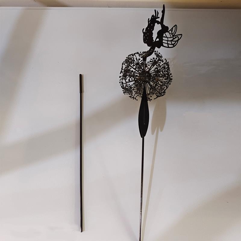 Tanzende Elfe und Löwenzahn - Garten Skulptur für Außenbereiche
