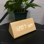 Elegante LED Tischuhr aus Holz mit Sprachsteuerung