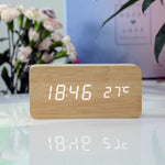 Elegante LED Tischuhr aus Holz mit Sprachsteuerung