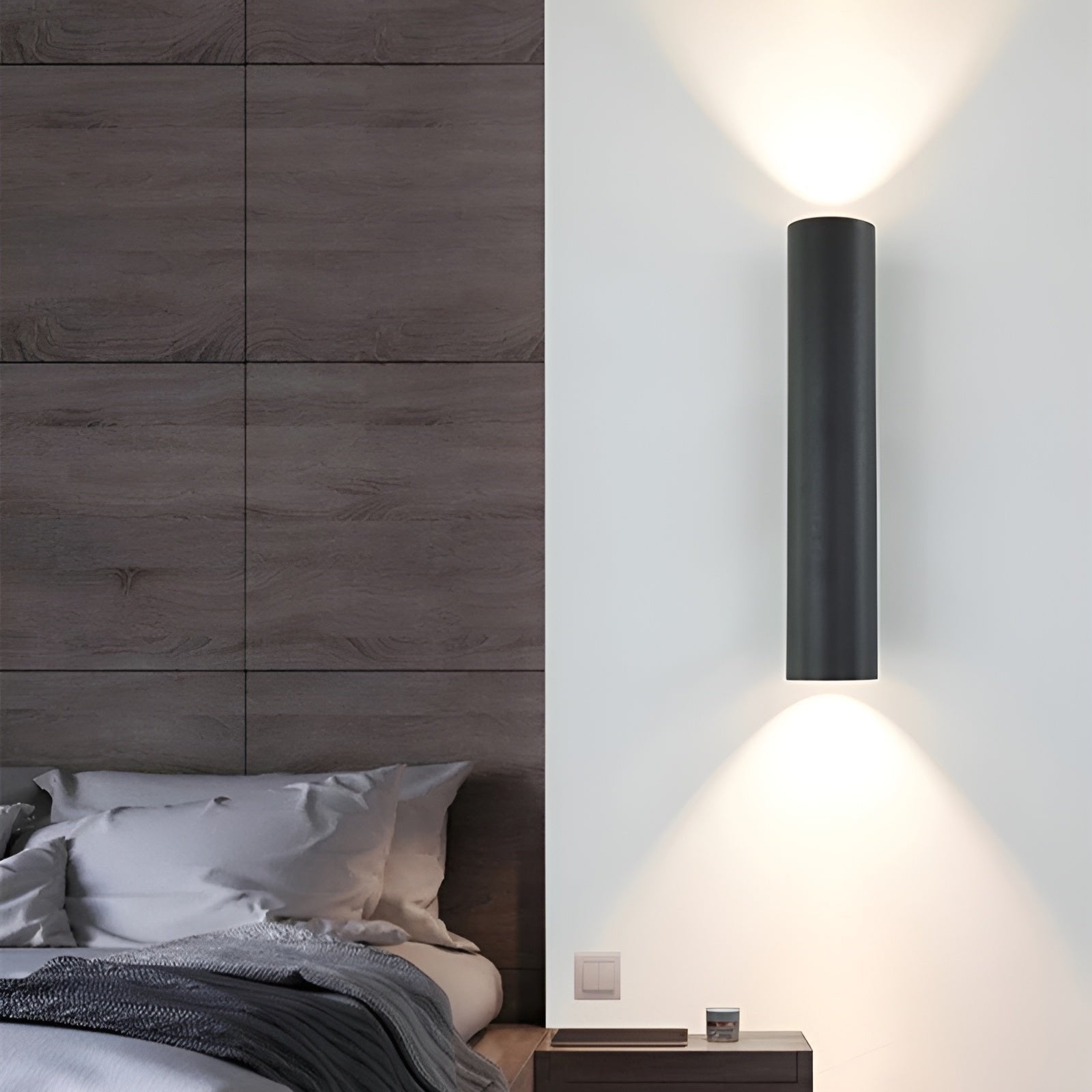 Elegante Wandleuchte – Flexible Doppelkopflampe für stilvolle Räume