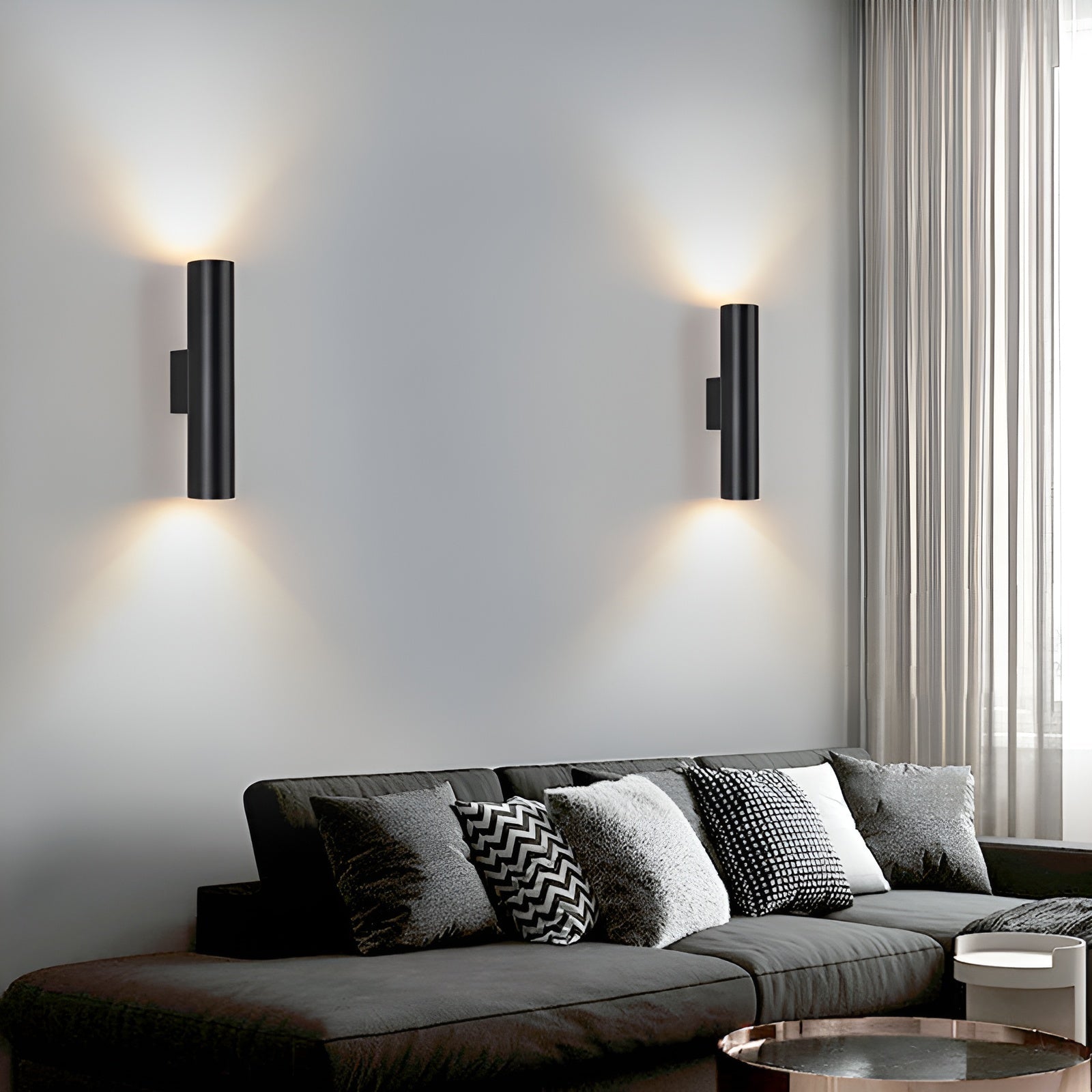 Elegante Wandleuchte – Flexible Doppelkopflampe für stilvolle Räume