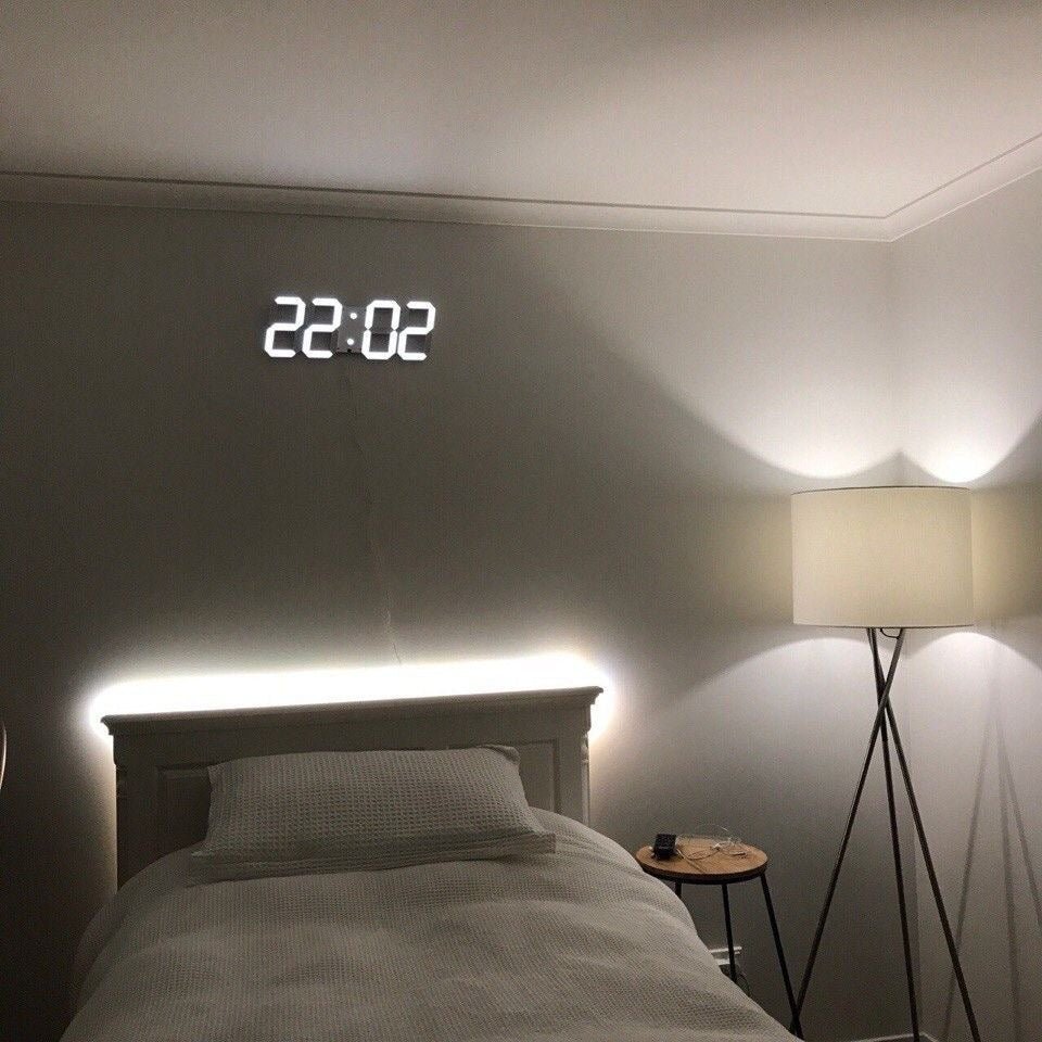 Moderne 3D LED Wanduhr – Stilvolles Design mit dimmbarer Beleuchtung