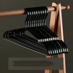 Practical non-slip metal hangers for perfect organization (5 pieces)
