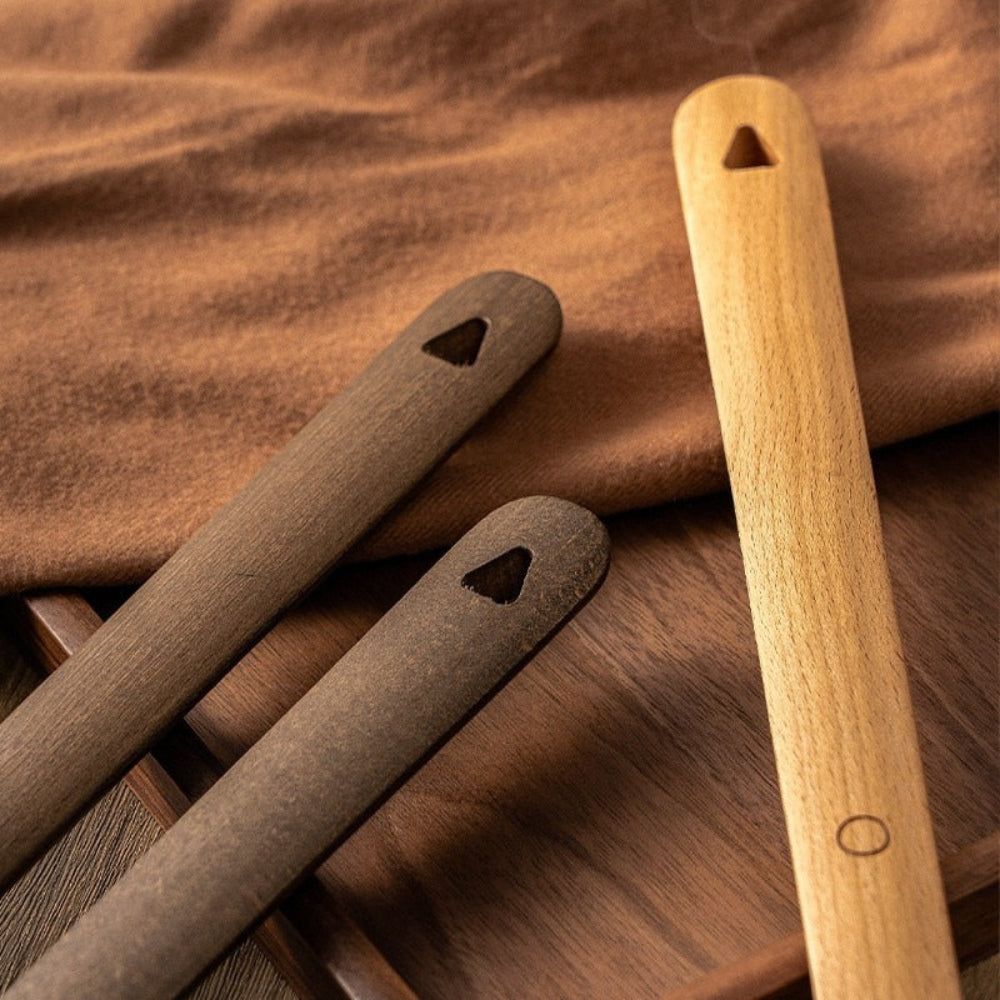 Elegant Wooden Shoehorn with Magnet – Convenient Shoe Putting-On