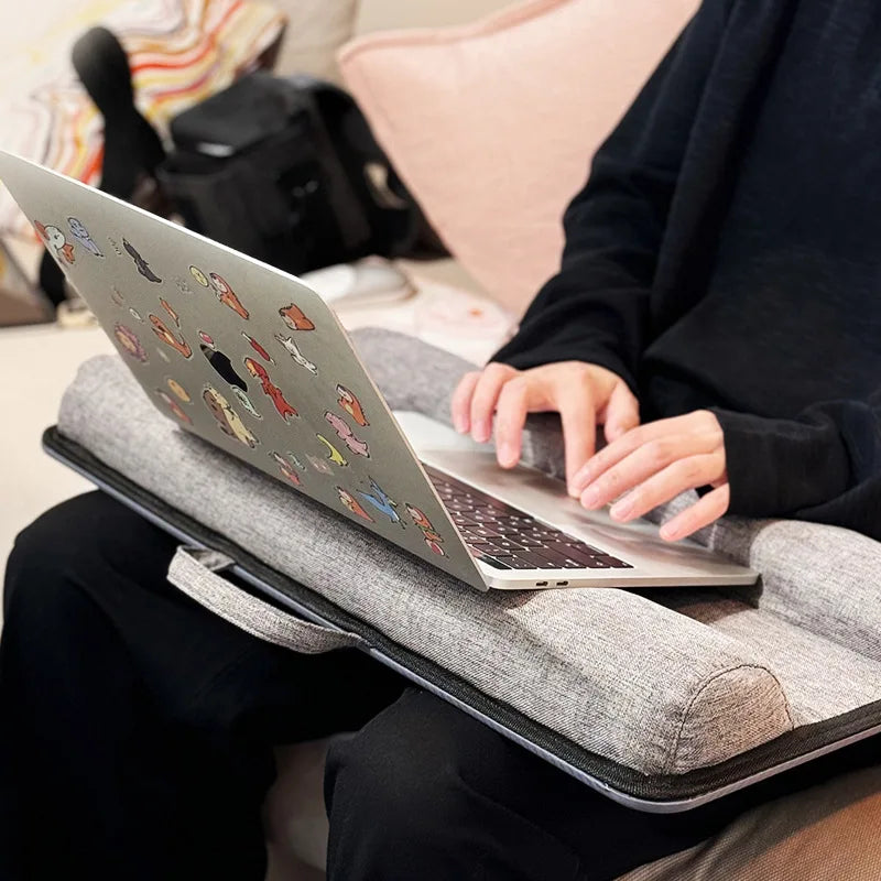 Stylischer Schreibtisch für Studenten mit optimaler Funktionalität