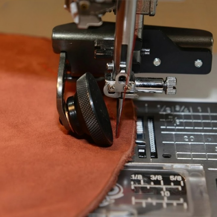 Praktischer Nähfuß für Leder mit Rollmechanismus
