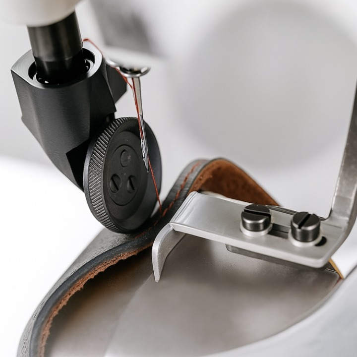 Praktischer Nähfuß für Leder mit Rollmechanismus