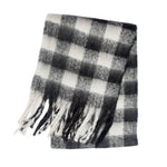 Wärme und Stil: Eleganter Winter Schal im bunten Karomuster