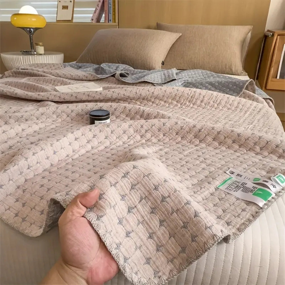 Reversible cotton blanket in a modern design