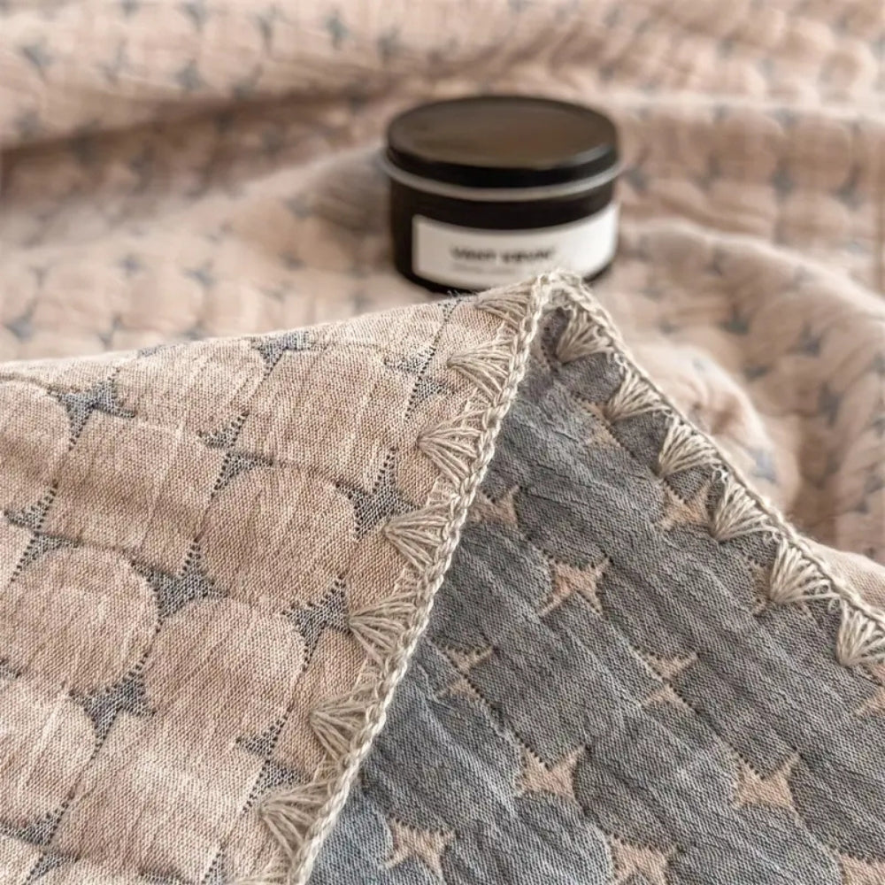 Reversible cotton blanket in a modern design