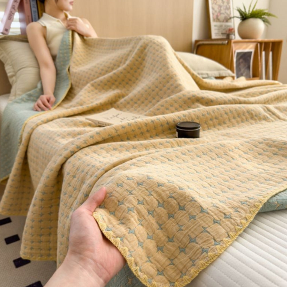 Reversible cotton blanket in a modern design