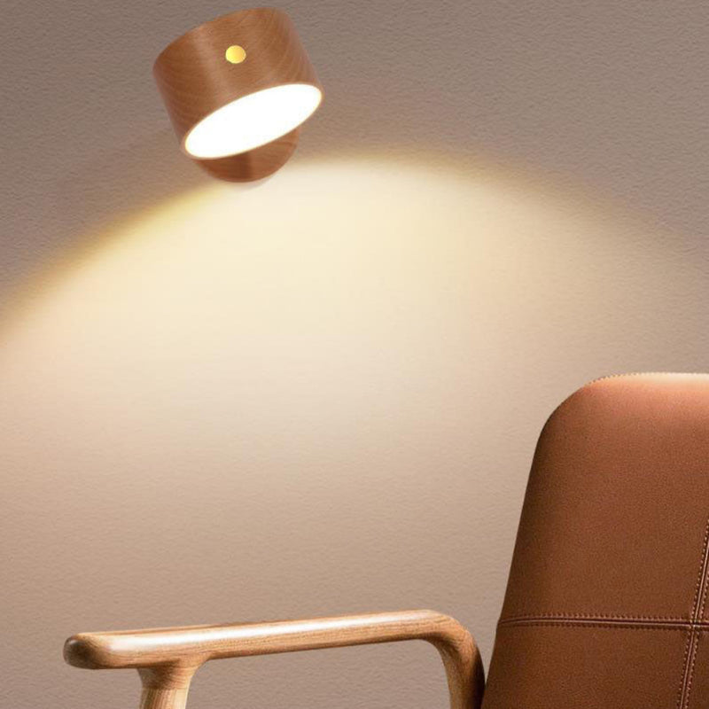 Stylische LED-Wandlampe im minimalistischen Design mit Holzoptik