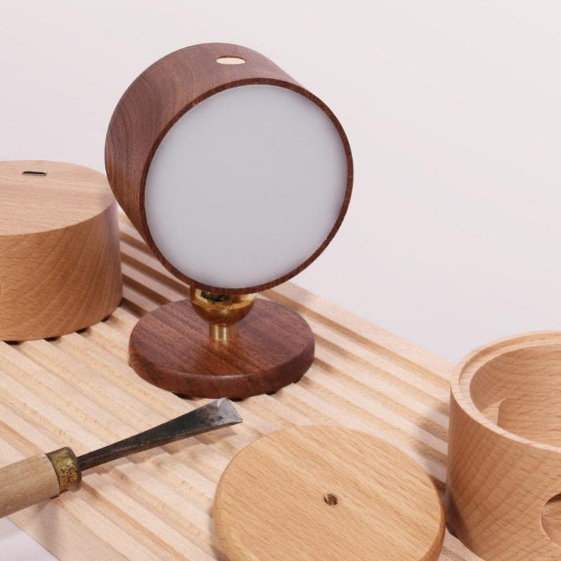 Stylische LED-Wandlampe im minimalistischen Design mit Holzoptik