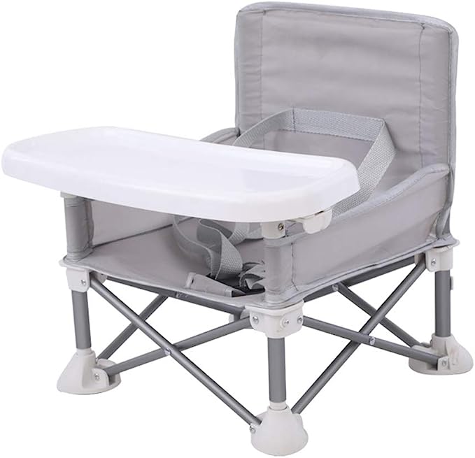 Bequemer Hochstuhl für Babys und Kleinkinder beim Camping