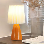 Elegante Tischlampe aus Keramik mit Falten-Schirm – Kompakte Nachttischlampe für Schlafzimmer oder Büro