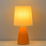 Elegante Tischlampe aus Keramik mit Falten-Schirm – Kompakte Nachttischlampe für Schlafzimmer oder Büro