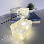 Elegante Tischlampe aus Glas mit blendfreier LED-Beleuchtung