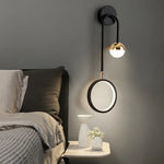 Elegante LED-Wandleuchte in Schwarz-Gold für stilvolle Räume