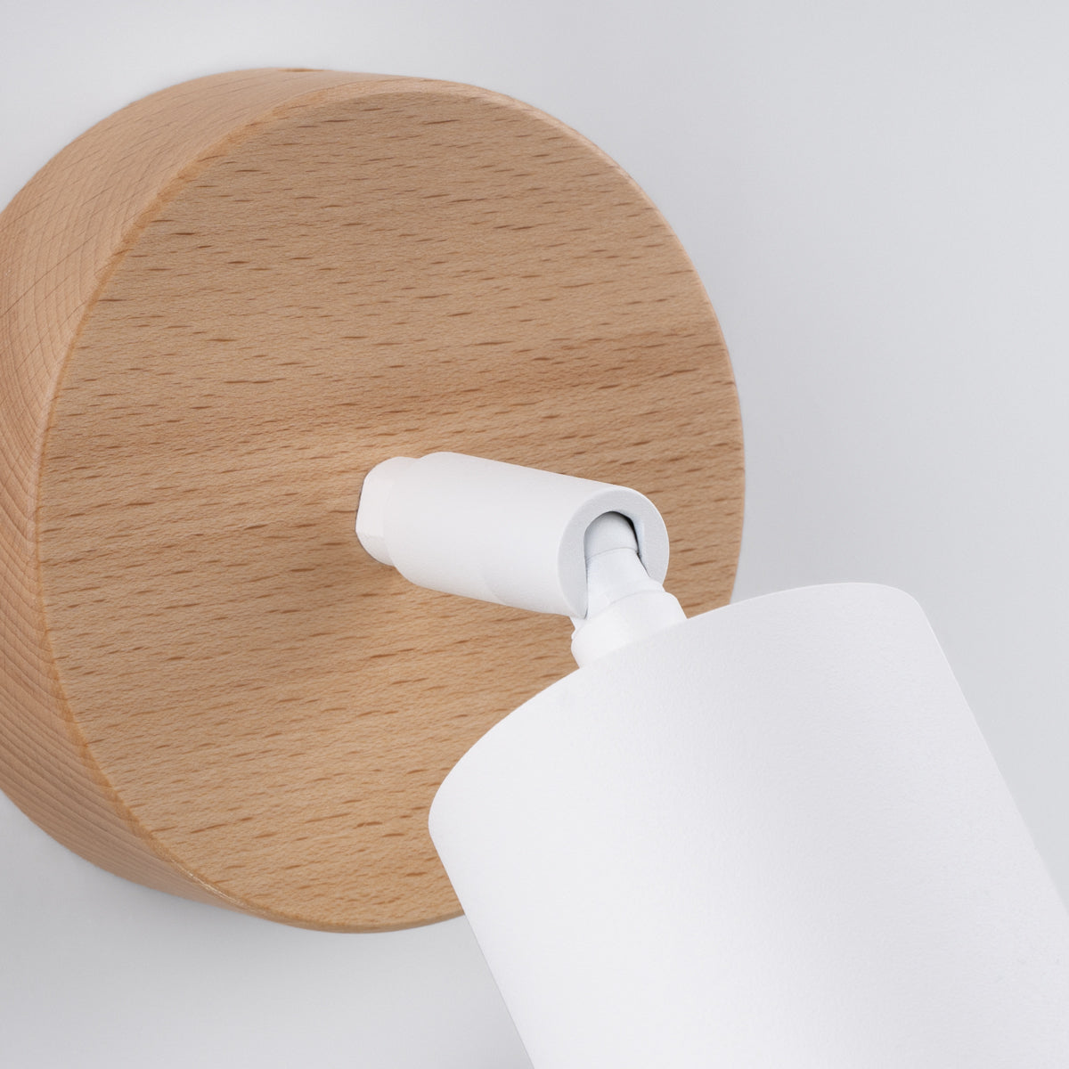 Elegant Wall Lamp Made of Wood and Metal – Stylish Lighting for Your Home