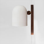 Elegante Wandlampe aus Nussbaum und Eisen mit LED-Beleuchtung
