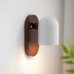 Elegante Wandlampe aus Nussbaum und Eisen mit LED-Beleuchtung