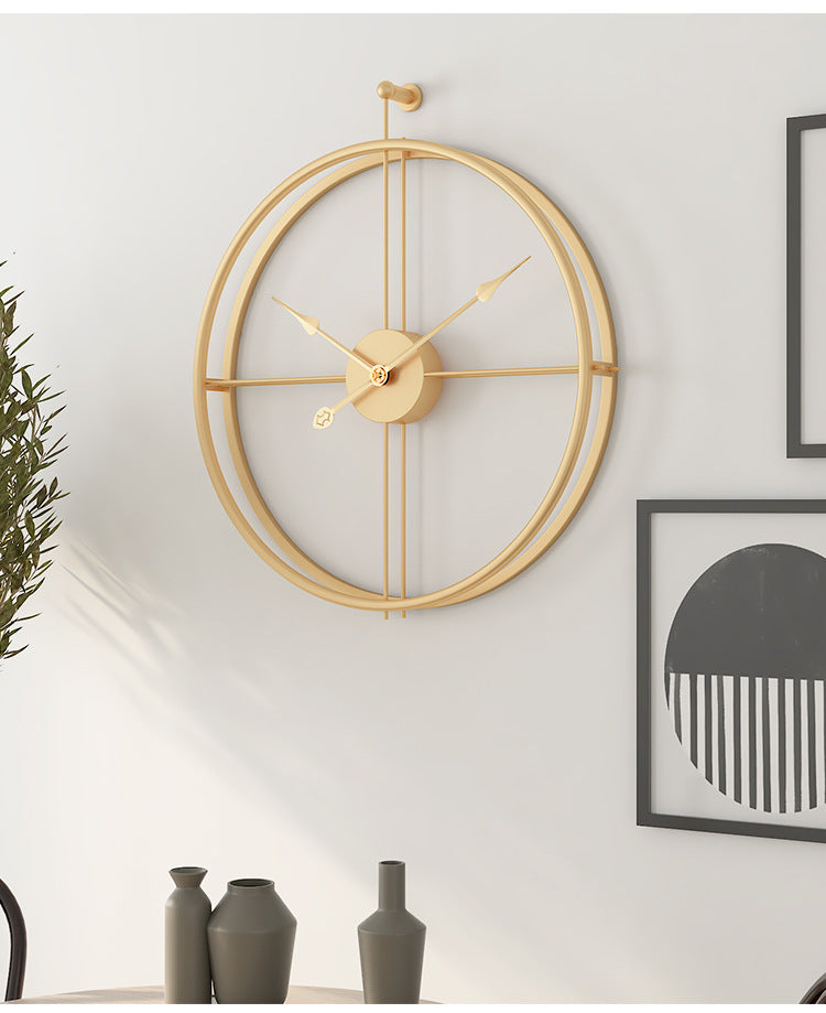 Schlichte Wanduhr mit geräuschlosem Mechanismus