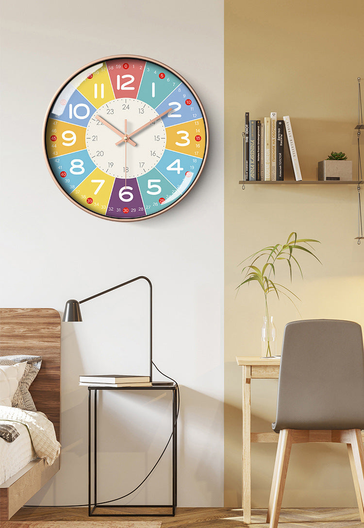 Stille Wanduhr für Kinder – Lehrreiche Uhr mit Farbdesign
