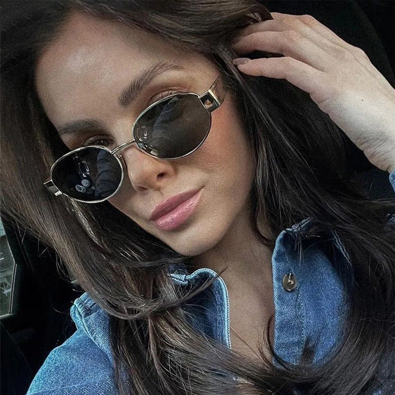 Sonnige Eleganz – Schicke Sonnenbrille für optimalen Schutz