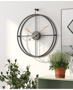 Schlichte Wanduhr mit geräuschlosem Mechanismus