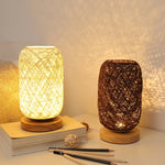 Natürliche Rattan Nachttischlampe mit Holzfuß – Handgefertigtes Design für gemütliche Räume