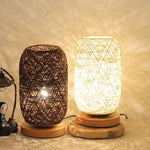 Natürliche Rattan Nachttischlampe mit Holzfuß – Handgefertigtes Design für gemütliche Räume
