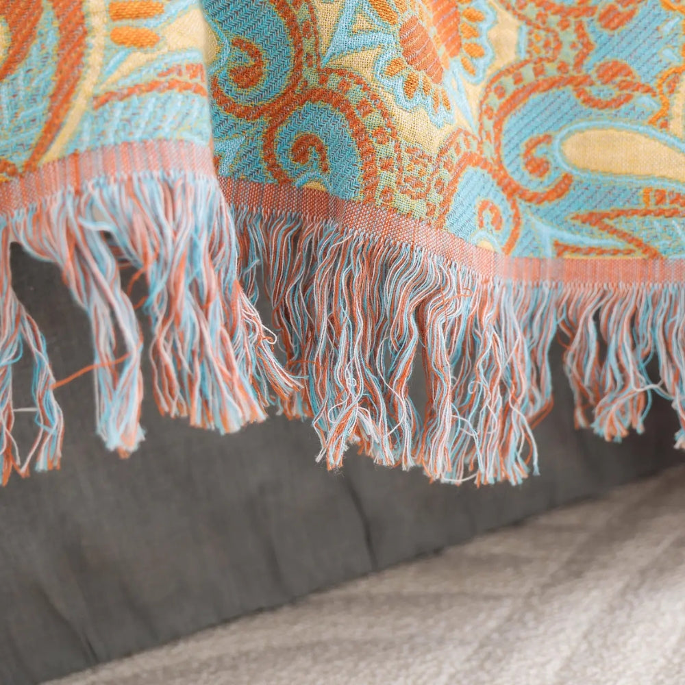 Comfortable, reversible Bohemian-style cotton blanket