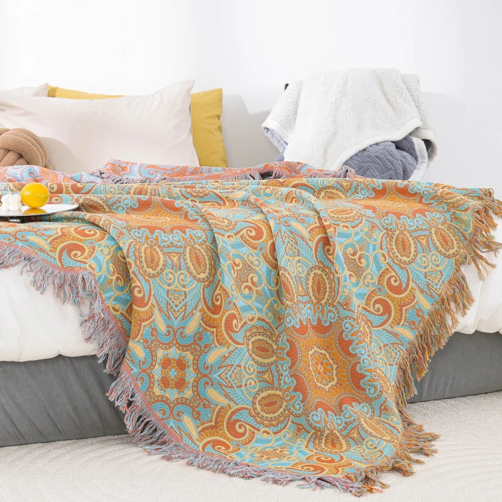 Comfortable, reversible Bohemian-style cotton blanket