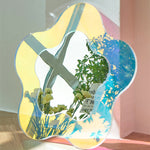 Flower-shaped acrylic mirror with prism effect