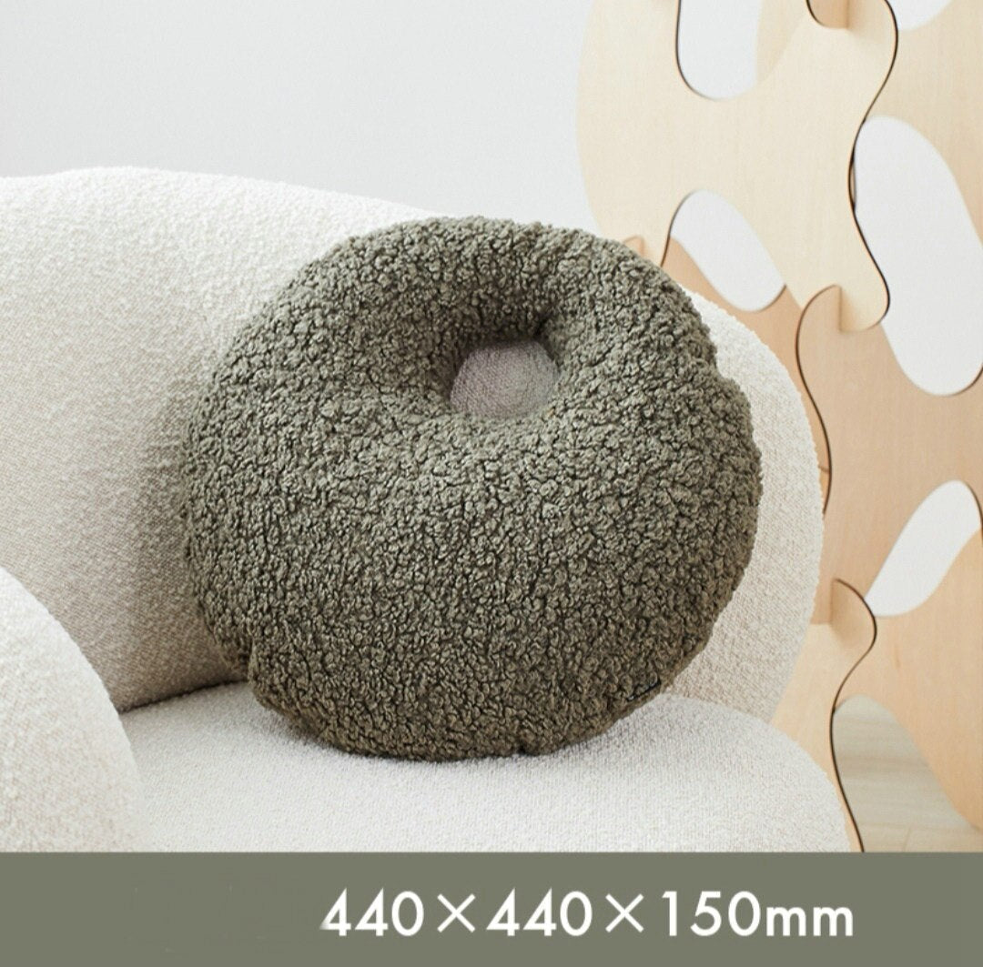 Fluffy pebble-effect cushions