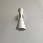 Elegante Wandlampe mit Verstellbarem Metallschirm – LED Licht für Ihr Zuhause