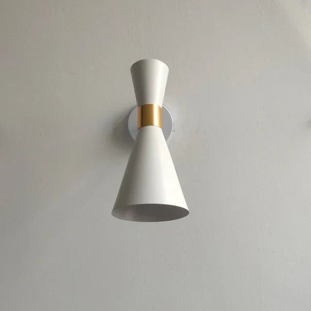 Elegante Wandlampe mit Verstellbarem Metallschirm – LED Licht für Ihr Zuhause