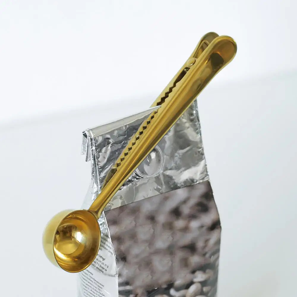 Coffee scoop with clip